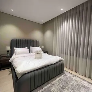Modern 3 Bedroom Flat شقة